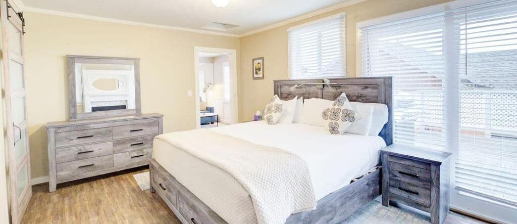 Jenner Inn 部屋 写真