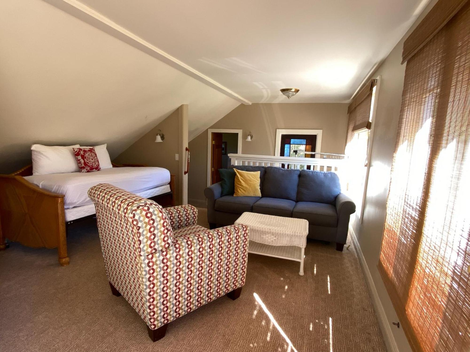 Jenner Inn 部屋 写真