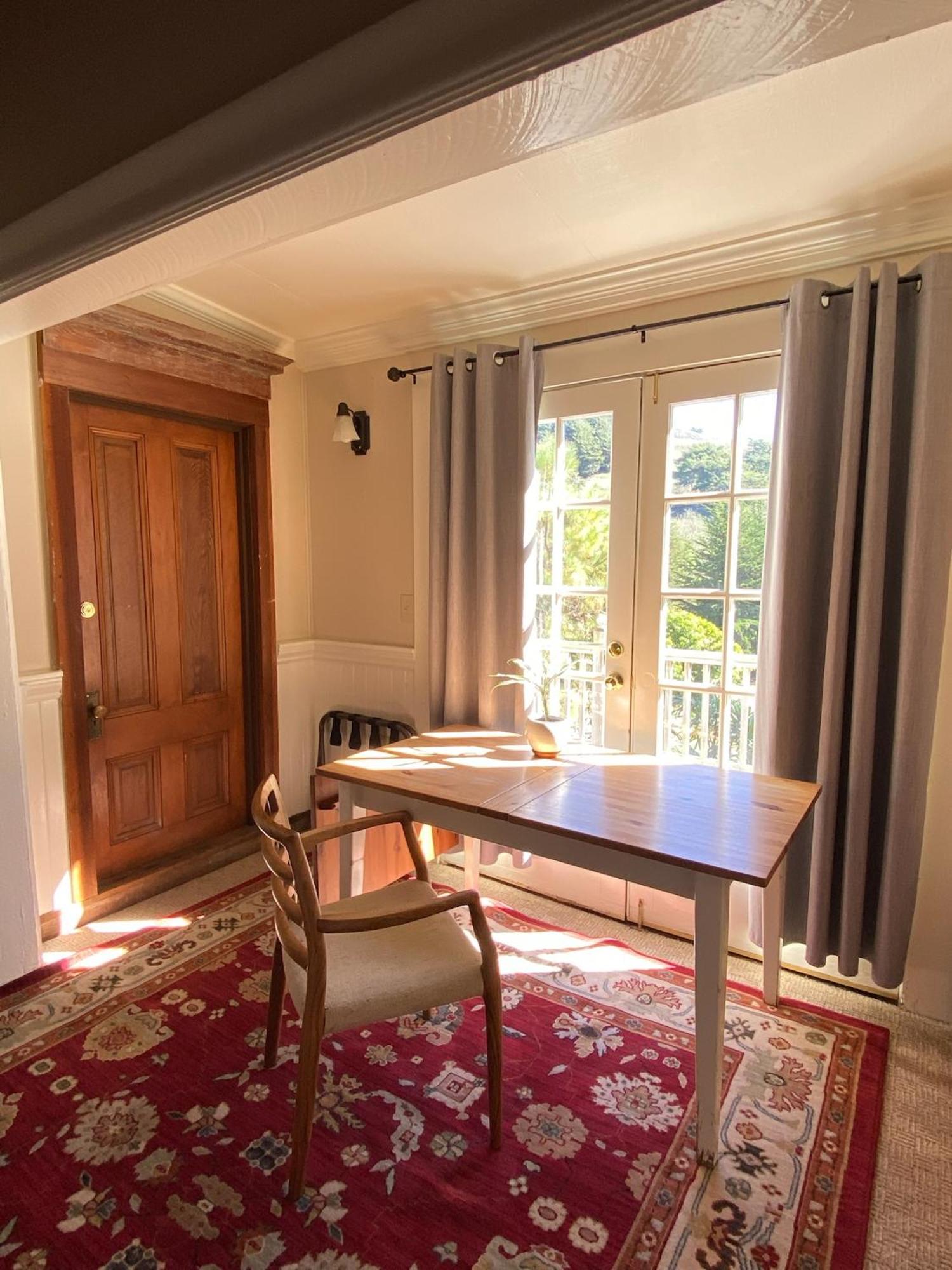 Jenner Inn 部屋 写真