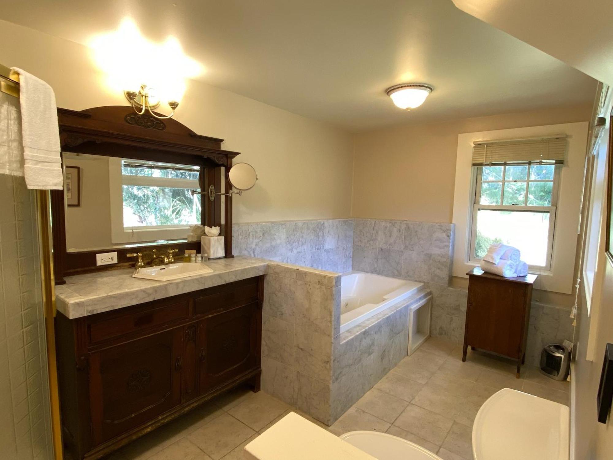 Jenner Inn 部屋 写真